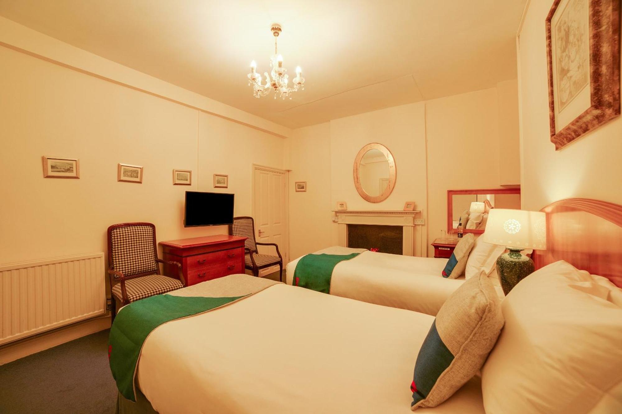 Oyo Bailbrook Lodge, Бат Экстерьер фото